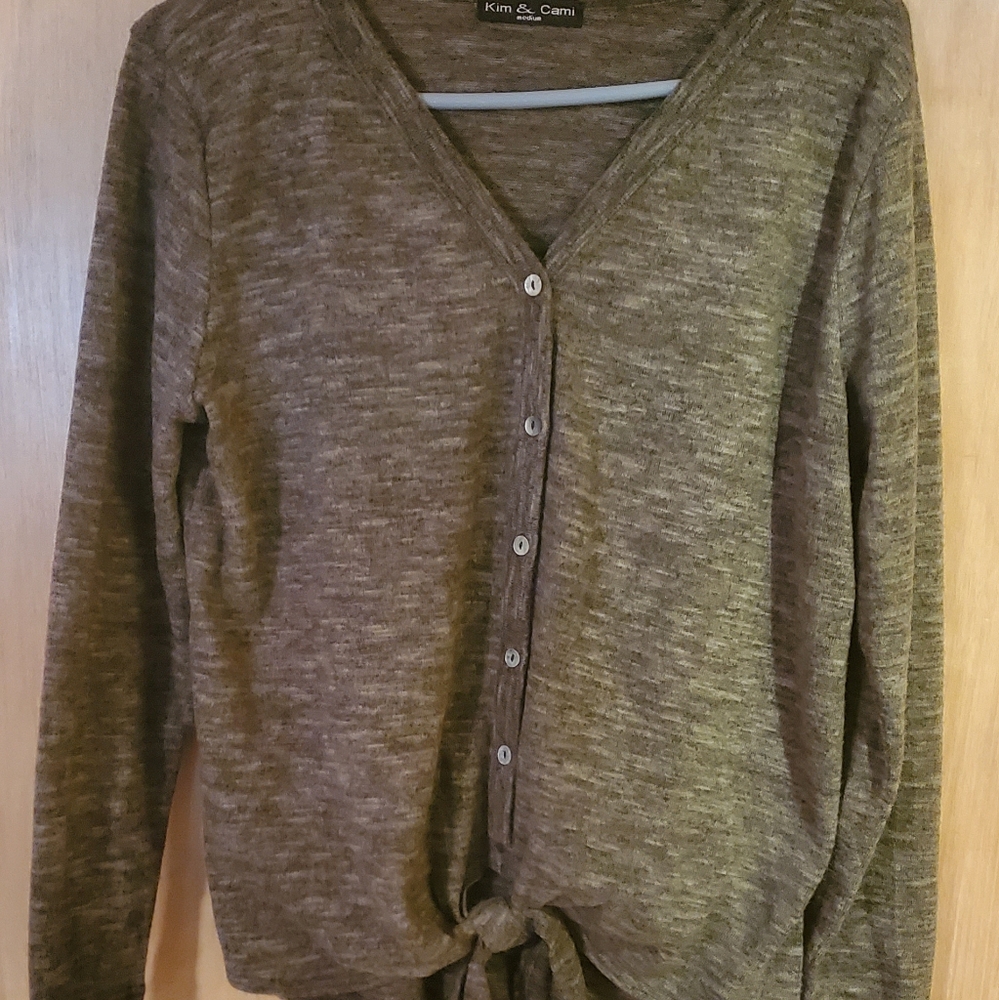 KIM &CAMU tie front top